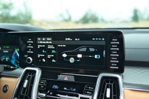 Kia Sorento Hybrid có giá từ 1,4 tỉ đồng tại Việt Nam