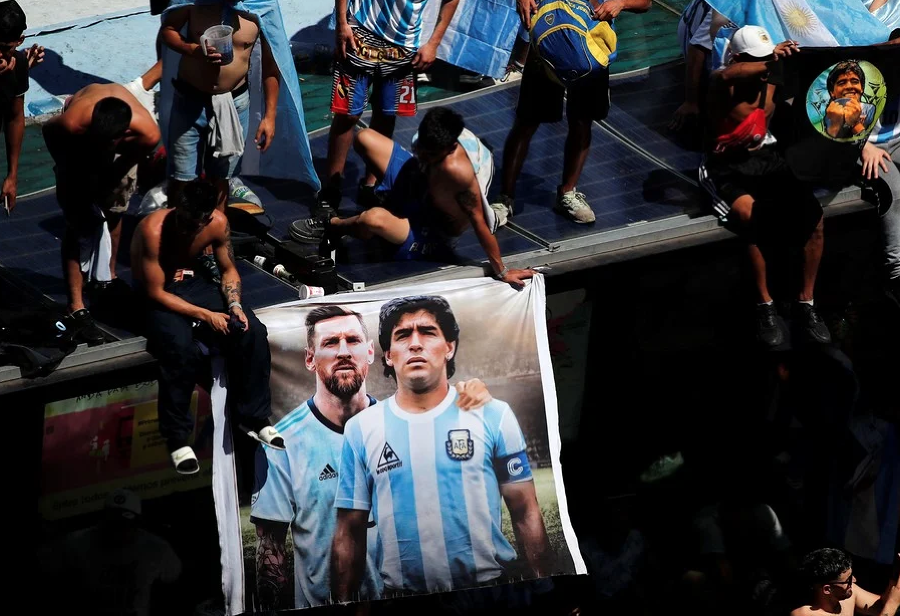 Messi viết tâm thư: ‘Chức vô địch World Cup cũng thuộc về Diego Maradona...’