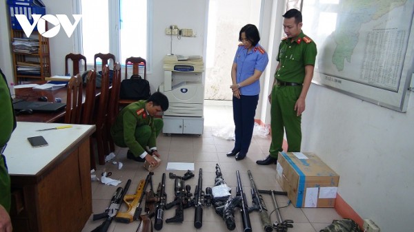 Mua thiết bị rồi lắp ráp súng bán cho nhiều người