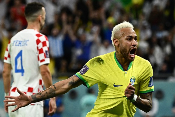 Neymar được ‘Vua bóng đá’ Pele động viên ở lại tuyển Brazil