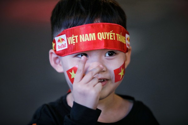 Người hâm mộ TP.HCM cháy hết mình trong chiến thắng đậm của tuyển Việt Nam