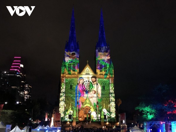 Nhà thờ St Mary Cathedral của Australia thắp đèn Giáng sinh