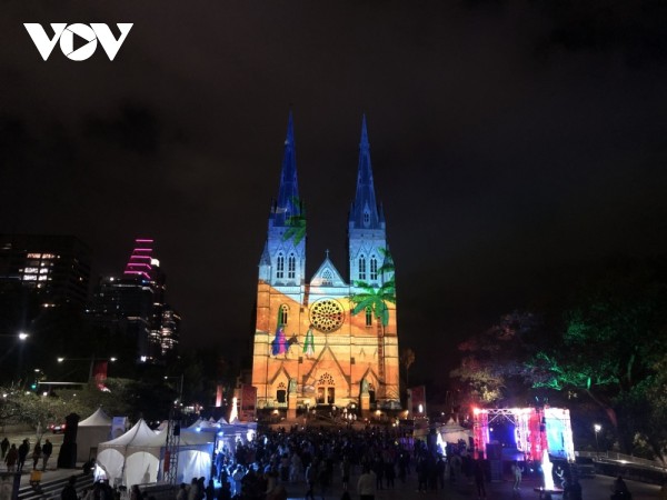 Nhà thờ St Mary Cathedral của Australia thắp đèn Giáng sinh