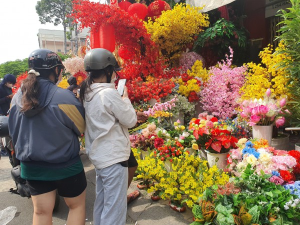 Nhộn nhịp phố phụ kiện trang trí tết