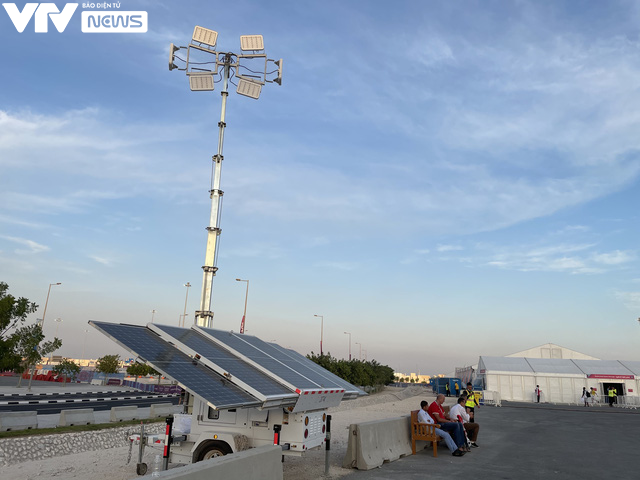 Những chiếc đèn năng lượng mặt trời: Phát đi thông điệp "World Cup xanh" của Qatar