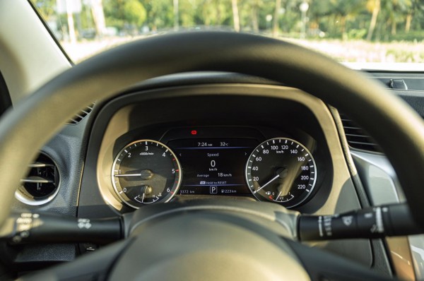 Nissan Navara EL 2023, xe bán tải thực dụng giá 700 triệu tại Việt Nam
