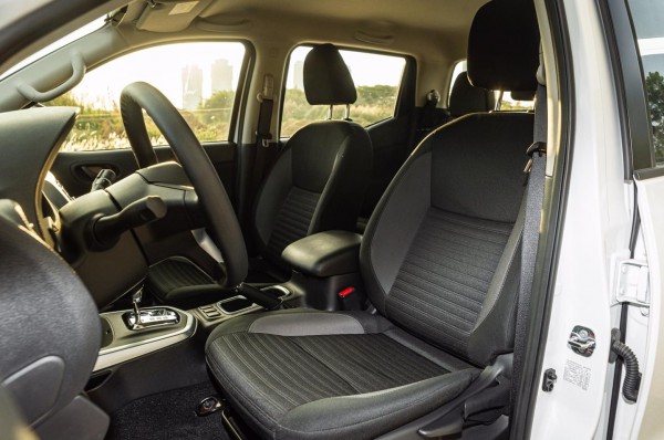 Nissan Navara EL 2023, xe bán tải thực dụng giá 700 triệu tại Việt Nam