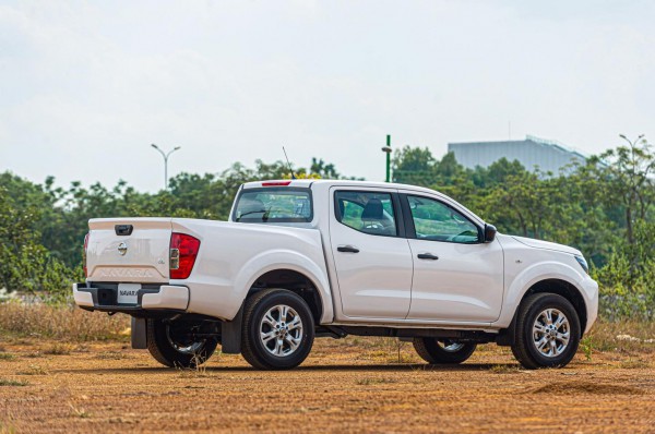 Nissan Navara EL 2023, xe bán tải thực dụng giá 700 triệu tại Việt Nam
