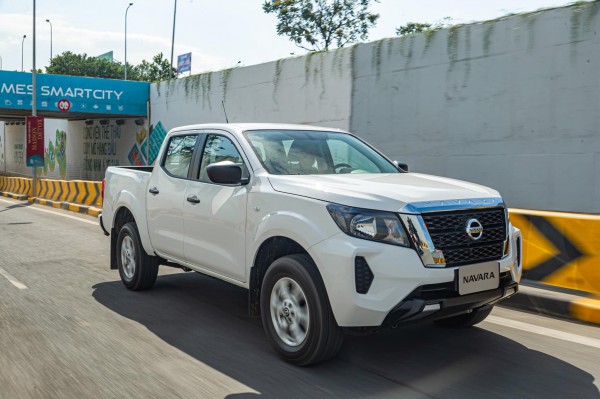 Nissan Navara EL 2023, xe bán tải thực dụng giá 700 triệu tại Việt Nam