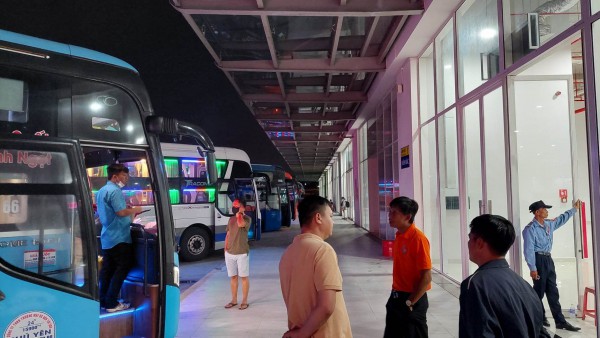 Nỗi niềm giá vé đến tết lại tăng Nỗi niềm giá vé đến tết lại tăng