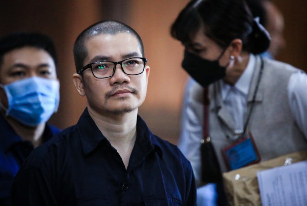 Nữ cựu Phó tổng giám đốc đào tạo của Công ty Alibaba khóc, xin giảm nhẹ án