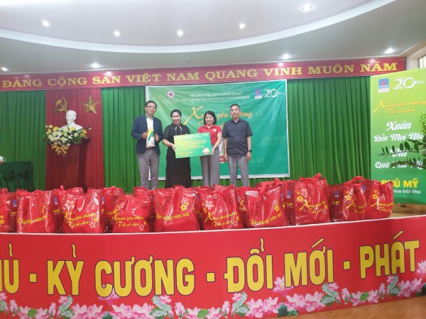 PVFCCo lan toả “Xuân yêu thương - Tết sẻ chia” trên khắp cả nước PVFCCo lan toả “Xuân yêu thương - Tết sẻ chia” trên khắp cả nước