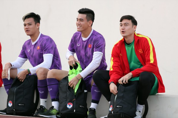 Quang Hải vẫn tập riêng cùng bác sĩ Choi tại sân Mỹ Đình, Hồng Duy trở lại