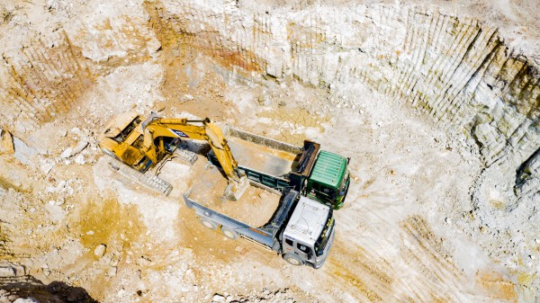 Quảng Ngãi: Phạt Công ty Lý Tuấn gần 1 tỉ đồng, đình chỉ khai thác 10 tháng