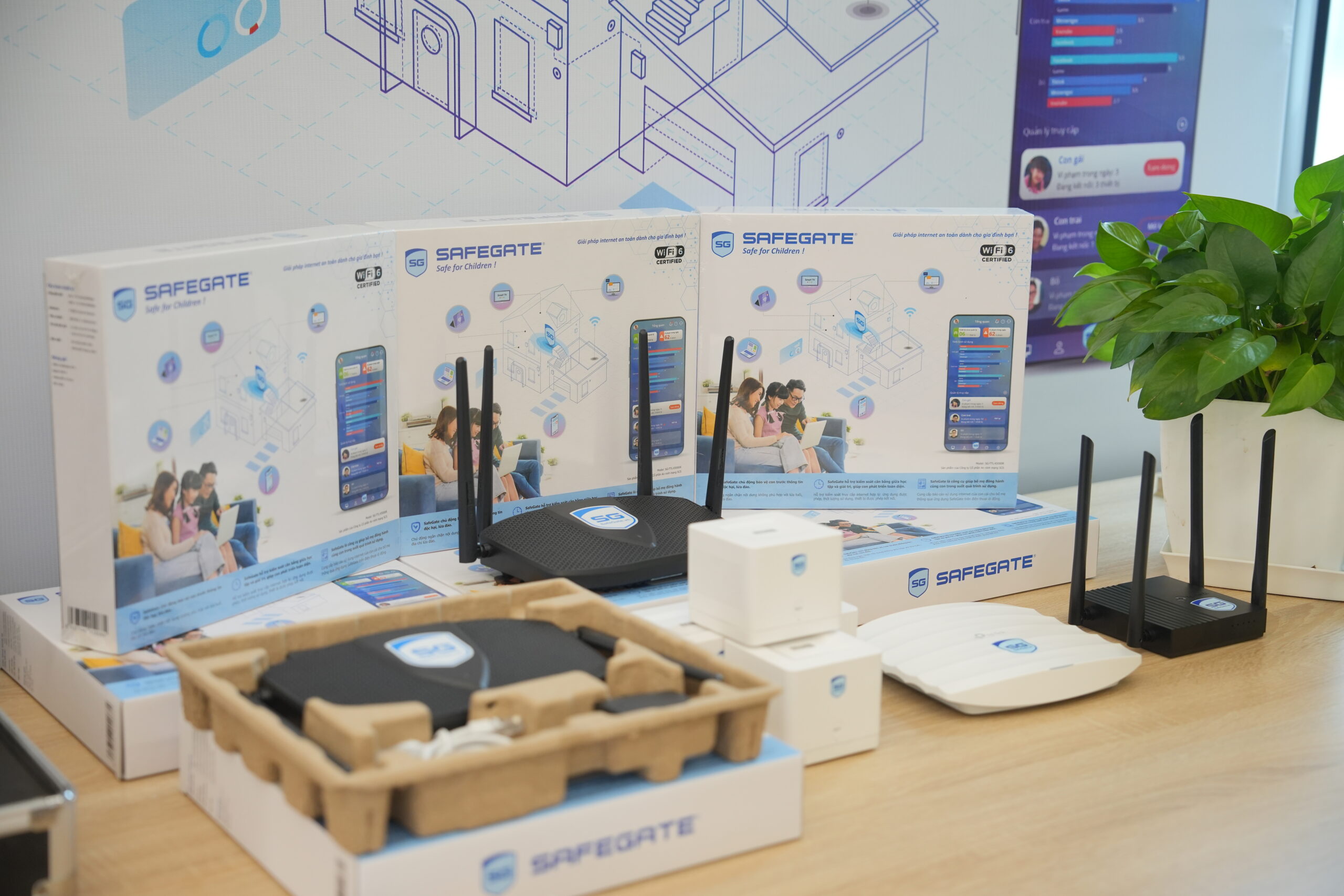 Ra mắt giải pháp Internet an toàn cho gia đình SafeGate Family Ra mắt giải pháp Internet an toàn cho gia đình SafeGate Family