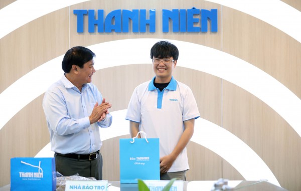 Shipper nói tiếng Pháp dành tiền được tặng bảo trợ trẻ mồ côi vì Covid-19 Shipper nói tiếng Pháp dành tiền được tặng bảo trợ trẻ mồ côi vì Covid-19