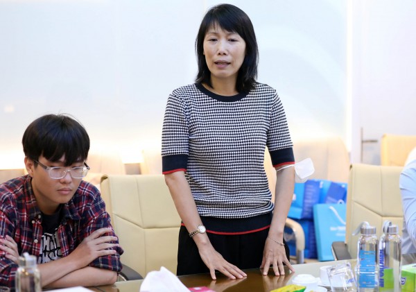 Shipper nói tiếng Pháp dành tiền được tặng bảo trợ trẻ mồ côi vì Covid-19 Shipper nói tiếng Pháp dành tiền được tặng bảo trợ trẻ mồ côi vì Covid-19