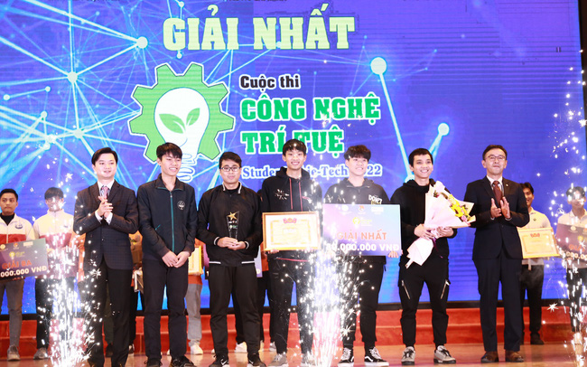 Sinh viên Bách khoa chiến thắng tại cuộc thi Công nghệ trí tuệ Student Chie-Tech 2022 Sinh viên Bách khoa chiến thắng tại cuộc thi Công nghệ trí tuệ Student Chie-Tech 2022