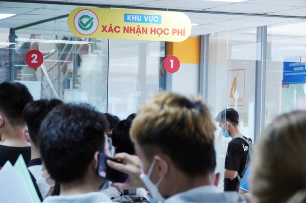 Sinh viên chưa học ngày nào vẫn bị trừ hơn 20 triệu đồng học phí, vì sao?