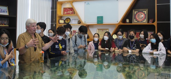 Sinh viên Trường Đại học Fulbright đến… 