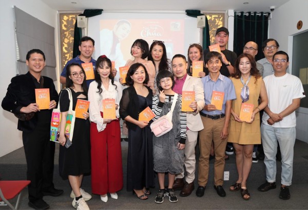 ‘Sự tích Chúa’ của Nguyễn Mạnh Hà ra mắt tại TP.HCM ‘Sự tích Chúa’ của Nguyễn Mạnh Hà ra mắt tại TP.HCM