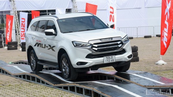 SUV 7 chỗ: Ford Everest ‘chấp hết’, kịch tính cuộc đua doanh số năm 2022