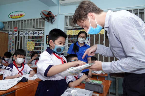 Tài liệu dạy tiếng Anh của Việt Nam ‘quá tham vọng’: Còn gì khác nữa?