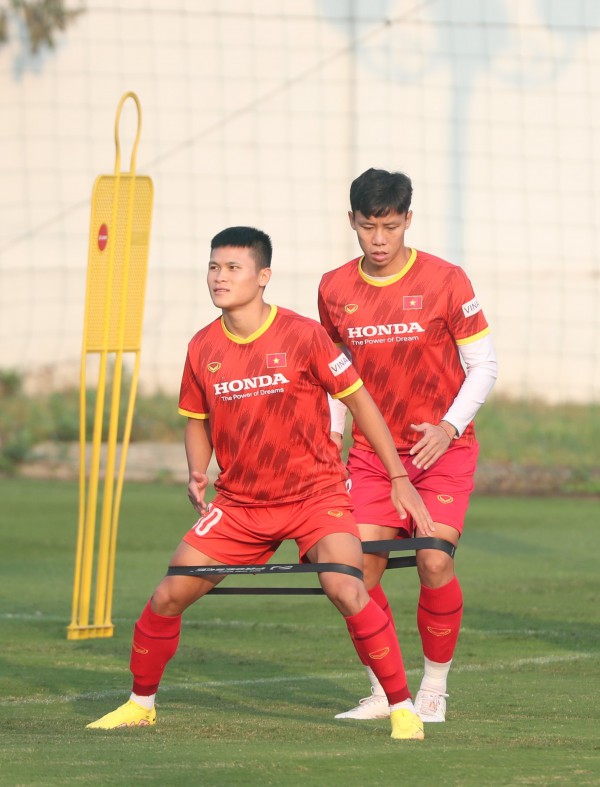 ‘Tây Ban Nha chơi đẹp mà thua ở World Cup, tuyển Việt Nam cần đẹp hay thắng?’