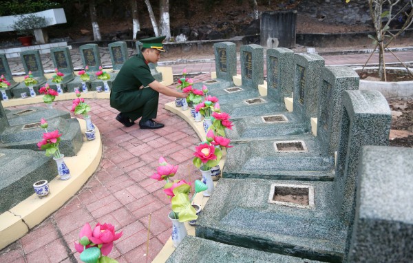 Tây Ninh: Thắp hương tưởng niệm các anh hùng liệt sĩ tại Nghĩa trang liệt sĩ Đồi 82