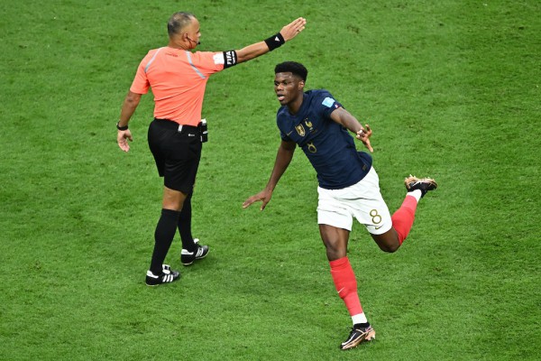 Tchouameni - thủ lĩnh mới của hàng tiền vệ tuyển Pháp tại World Cup 2022