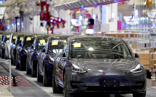 Tesla tạm dừng sản xuất tại nhà máy Thượng Hải