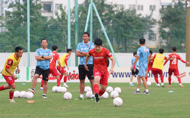 Thầy trò HLV Park Hang Seo hứng khởi trong ngày trở lại Hà Nội tập luyện Thầy trò HLV Park Hang Seo hứng khởi trong ngày trở lại Hà Nội tập luyện
