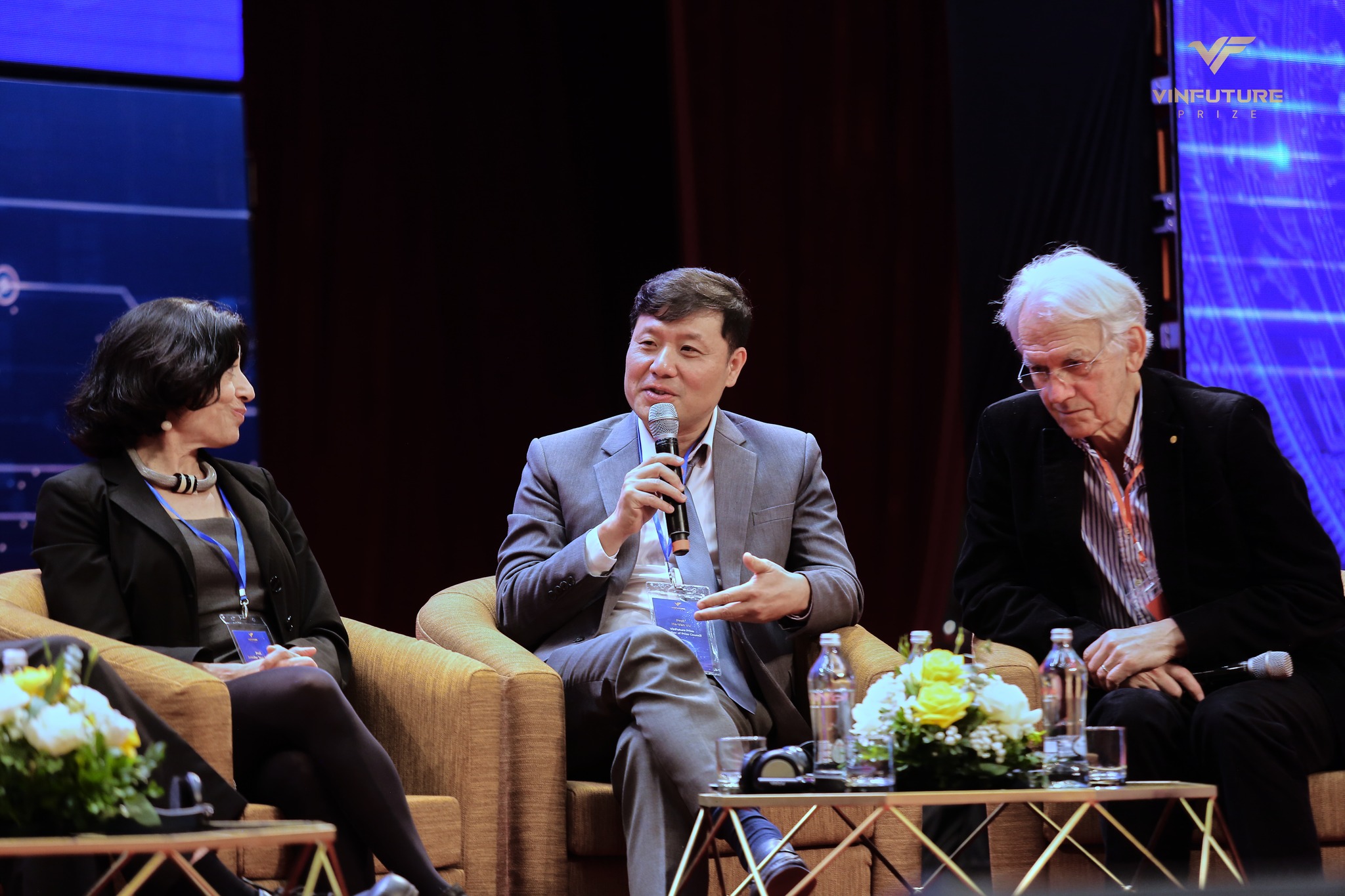 "Thế giới đang khao khát tri thức đỉnh cao"