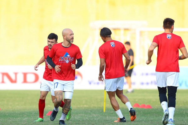 Thời tiết Hà Nội giá lạnh không làm khó đội Philippines trước ngày đấu tuyển Việt Nam