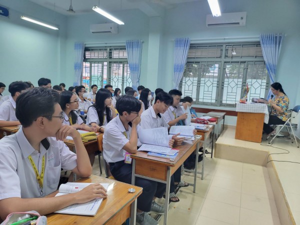 Thu nhập tăng thêm gấp gần 3 lần lương: Chênh lệch giữa các giáo viên ra sao?