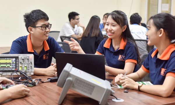 Thứ trưởng Bộ GD-ĐT: Trường ĐH và ĐH chỉ khác mô hình tổ chức Thứ trưởng Bộ GD-ĐT: Trường ĐH và ĐH chỉ khác mô hình tổ chức