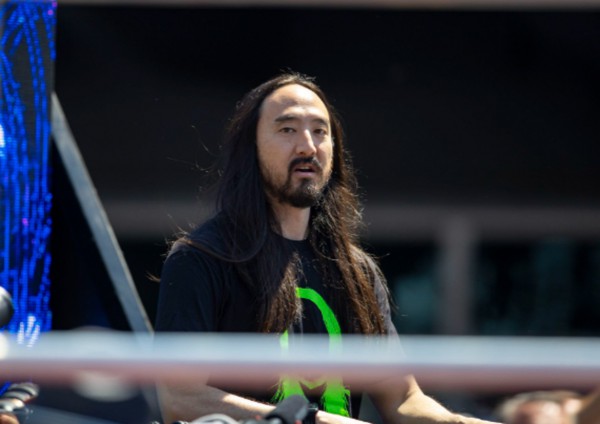 Tỉ phú Nhật chọn ngôi sao K-pop T.O.P, DJ Steve Aoki tham gia chuyến du hành mặt trăng Tỉ phú Nhật chọn ngôi sao K-pop T.O.P, DJ Steve Aoki tham gia chuyến du hành mặt trăng