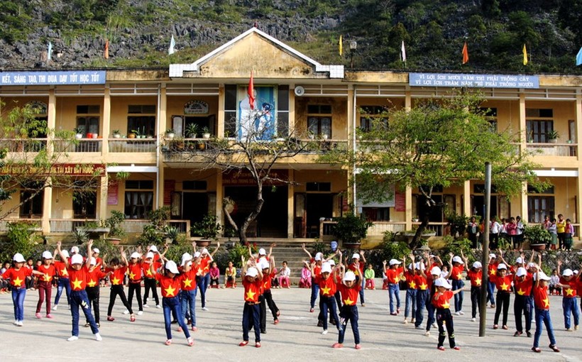 Vì sao các tỉnh không tuyển được giáo viên? - Ảnh 1. Vì sao các tỉnh không tuyển được giáo viên? - Ảnh 1.