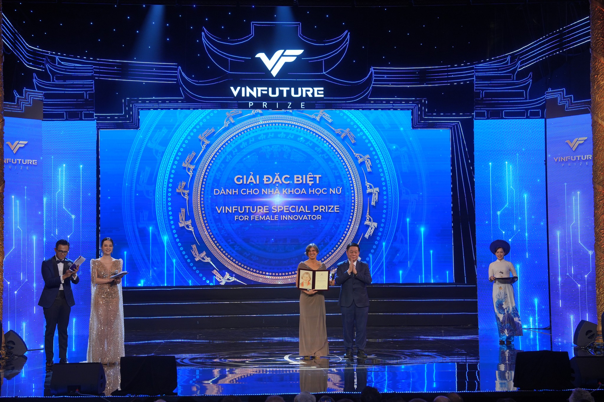 Toàn cảnh lễ trao giải VinFuture 2022