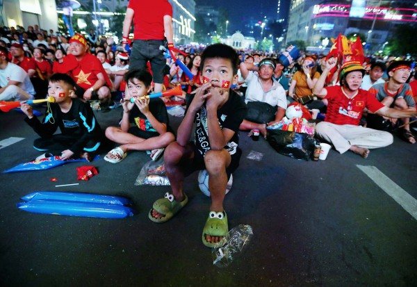TP.HCM: Đường Lê Lợi bùng nổ với chiến thắng của tuyển Việt Nam