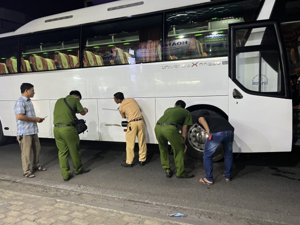 TP.HCM: Gặp tai nạn trên đường về nhà, bố tử vong, con trai bị thương