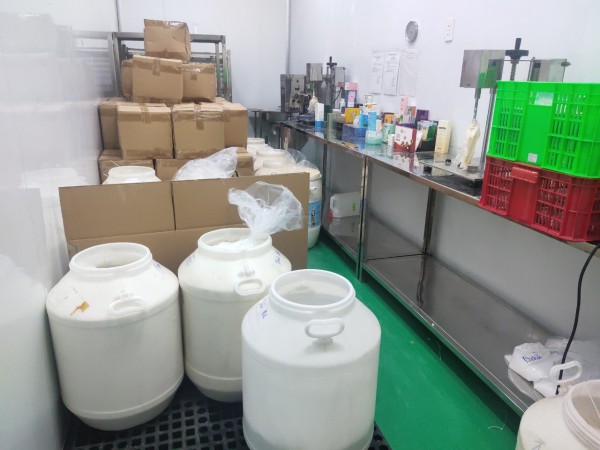 TP.HCM: Niêm phong hàng ngàn hộp mỹ phẩm có dấu hiệu giả nguồn gốc, xuất xứ