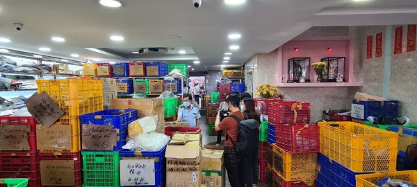 TP.HCM: Quản lý thị trường kiểm tra nhiều cửa hàng bán phụ tùng xe máy tại chợ Tân Thành TP.HCM: Quản lý thị trường kiểm tra nhiều cửa hàng bán phụ tùng xe máy tại chợ Tân Thành