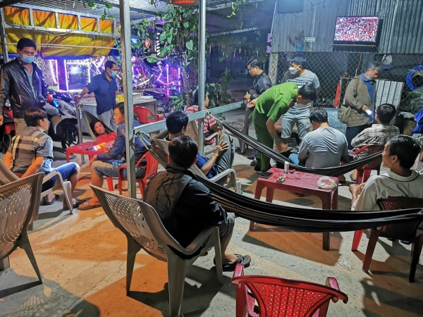 Trà Vinh: Bắt giữ 15 người cá độ bóng đá World Cup Trà Vinh: Bắt giữ 15 người cá độ bóng đá World Cup
