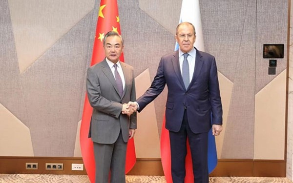 Trung Quốc ca ngợi quan hệ với Nga "vững như bàn thạch"