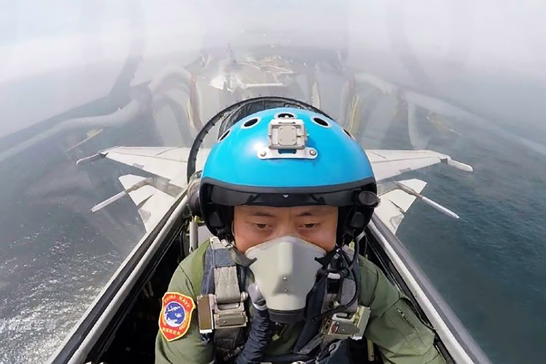Trung Quốc thiếu phi công lái máy bay cho tàu sân bay