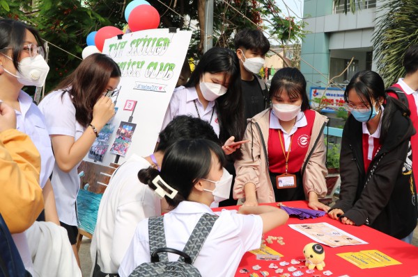 Trường đại học siết chặt đào tạo tiếng Anh