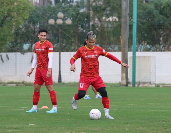 Tuyển Việt Nam: Hồ Tấn Tài về quê gấp chịu tang bà nội