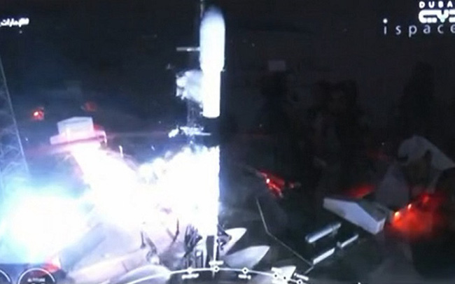 UAE chế tạo xe tự hành để thám hiểm Mặt trăng UAE chế tạo xe tự hành để thám hiểm Mặt trăng