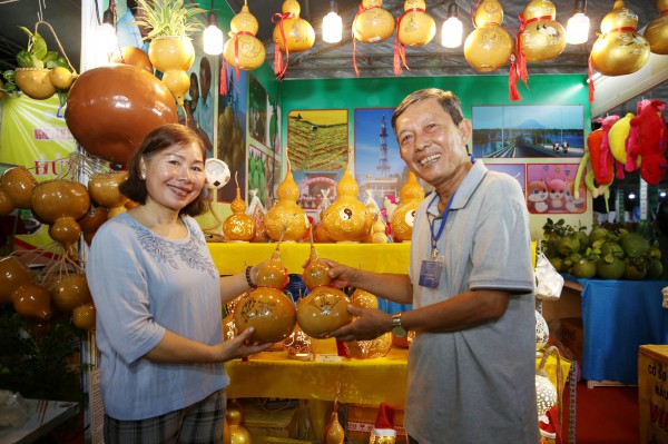 Về Tây Ninh trải nghiệm làm bánh tráng phơi sương Trảng Bàng